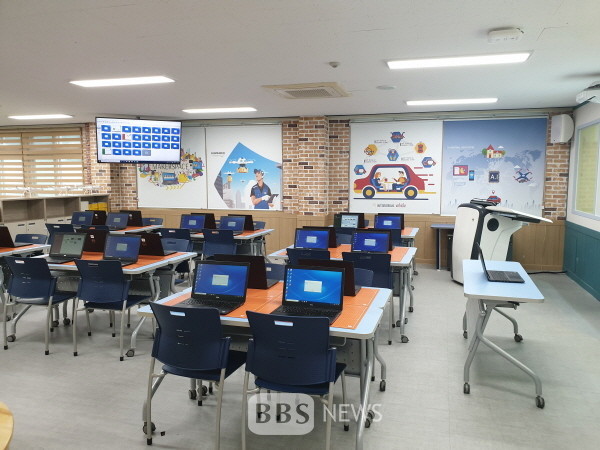 구미 진평중에 구축된 경북 미래형 컴퓨터 교육실 모습. 경북교육청 제공