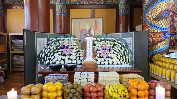 대한불교조계종 제 4교구 본사 오대산 월정사는 8일, 조계종 초대 종정을 지낸 한암당 중원 대종사 탄신 146주년 다례재를 봉행하고, 스님의 수행 가풍과 가르침을 새겼다.