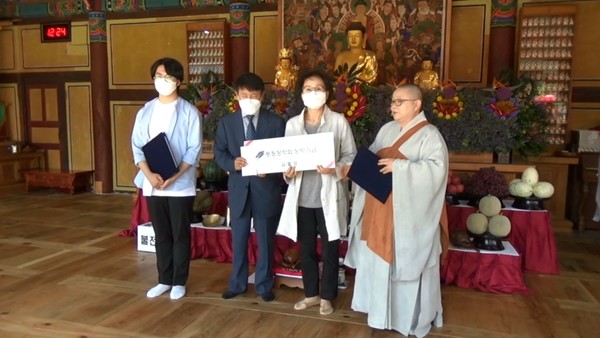 평창 극락사는 불기 2565년 부처님 오신 날 봉축법요식을 봉행하고, 지역 내 청소년들에게 미래 육성 장학금을 전달했다.