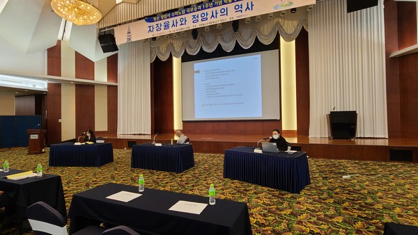 태백산 적멸보궁 정암사는 12일, 자장율사가 부처님 진신사리를 봉안하고 건립한 수마노탑의 국보 승격 1주년을 맞아 학술세미나 를 정선군 하이원팰리스 호텔에서 개최했다.