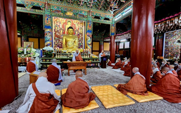 오대산 월정사는 29일, 중창조 만화당 희찬 대선사 39주기 추모다례재를 봉행하고, 선사의 가르침을 새기며 유지를 기렸다.