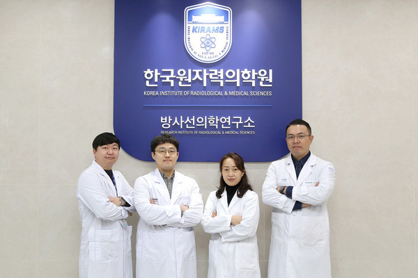 한국원자력의학원 박지애 박사 연구팀. 오른쪽에서 두 번째가 박지애 박사.(사진=한국원자력의학원 제공)