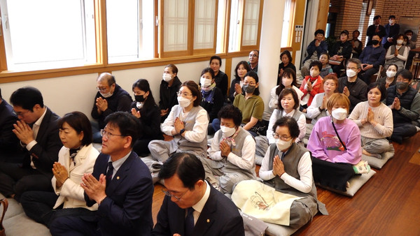 불인사 힐링특강 동참 불자들 모습.