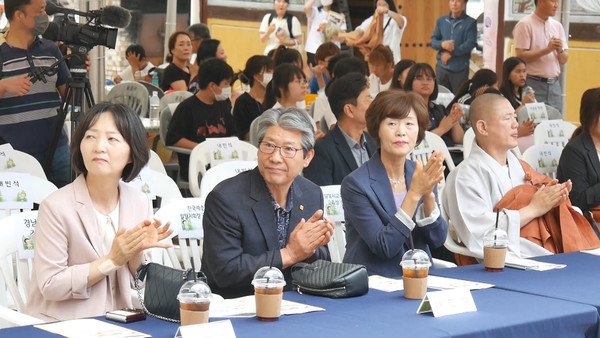 '사명 연꽃문화제' 주요 내빈들 모습.
