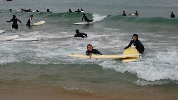 강원파라미타 청소년협회 하계 서핑 캠프에 참가한 청소년들은 눈높이에 맞는 활동으로 즐겁고 행복한 시간을 보냈다.
