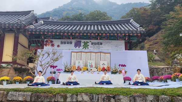 춘천 청평사는 14일, 허응당 보우 선사와 매월당 김시습, 진락공 이자현 선양추모다례재와 선차 문화축제를 개최했다.