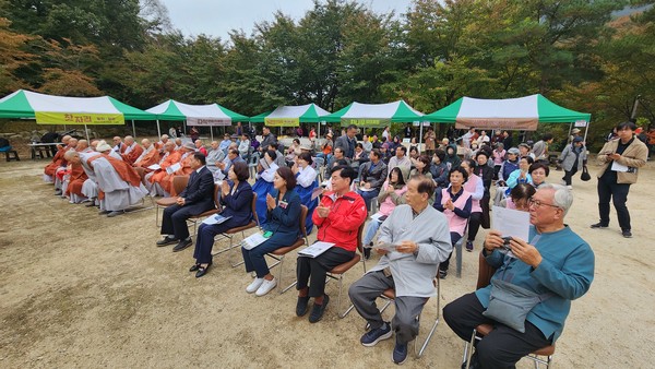 춘천 청평사는 14일, 허응당 보우 선사와 설잠 김시습, 진락공 이자현 등 세 선현을 기리는 선양추모다례재와 선차 문화축제를 개최했다.