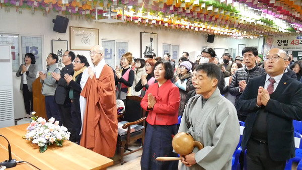 1월 31일 거제불교회관에서 봉행된 대우불교청년회 '창립 43주년 기념 시민대법회' 모습.