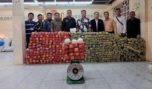 캄보디아당국에 체포된 마약범죄 용의자들과 압수물품.(해당 기사와 직접 상관없음)