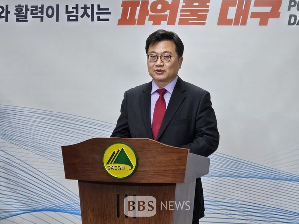 김선조 대구시 행정부시장이 28일 시청 동인청사 기자실에서 2024대구마라톤대회에 대해 브리핑하고 있다.