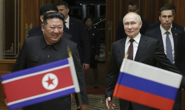 김정은 북한 국무위원장(왼쪽)과 블라디미르 푸틴 러시아 대통령.(사진=AP/연합뉴스)