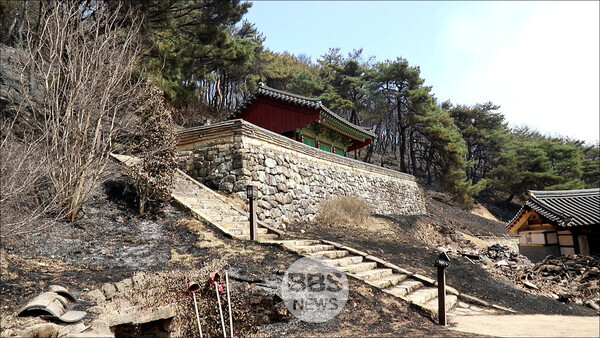 의성 화재로 천년고찰 운람사 전소...아미타삼존불은 박물관 이송
