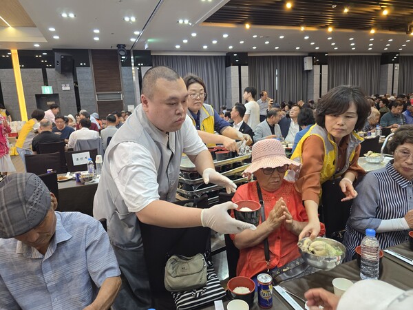 월정사복지재단, 강릉 지역 어르신 1,000명에게 보양식 나눔 행사 개최 / 사진=BBS 최승한 기자