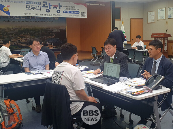 정태주 국립경국대 총장이 17일 안동시 청백실에서 열린 국정기획위원회 '찾아가는 모두의 소통버스'에 참여해 경북도 공공의대 설립를 정부에 건의했다. 안동시 제공