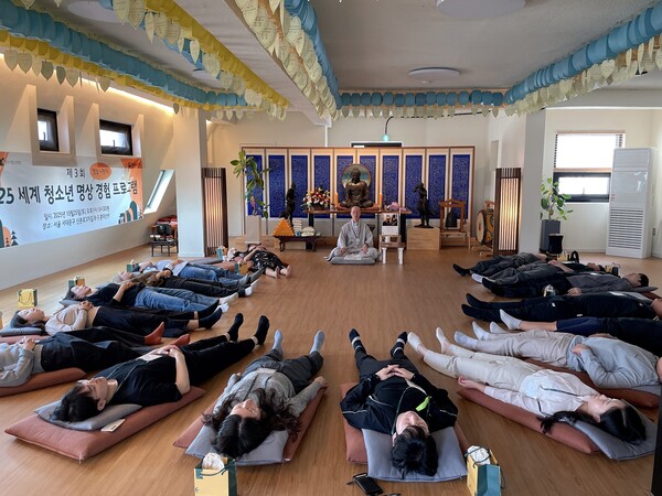 ‘세계청소년 명상 경험 프로그램’의 특별 원데이 클래스 / 사진=문수청소년회