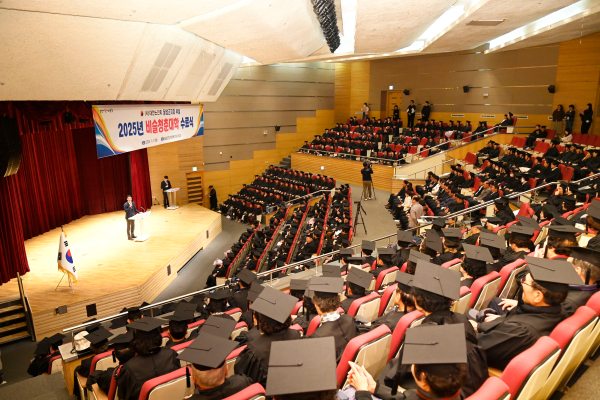 대구 달성군(군수 최재훈)은 11일 달성군청 문화복지동 대강당에서 ‘비슬청춘대학 수료식’을 개최했다. 달성군 제공