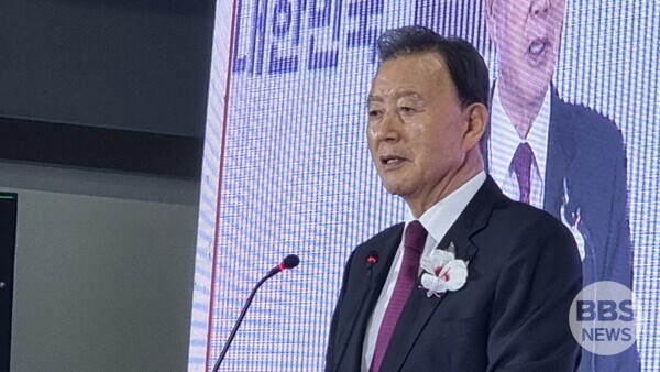 홍문표 aT 사장이 14일 열린 우리술대축제 개막식에서 환영사를 하고 있다.