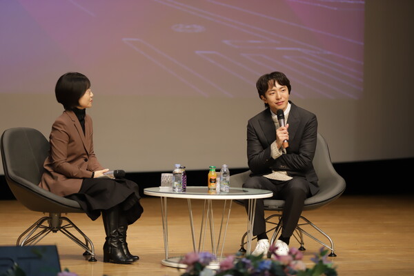 동국대학교를 찾은 토니상 6관왕 수상 의 박천휴 작가. (사진=동국대 홍보실 제공)