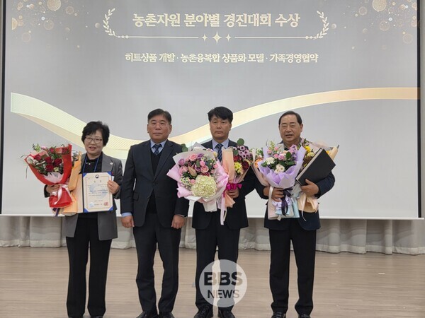 사진 왼쬭 이형철 환상숲 대표