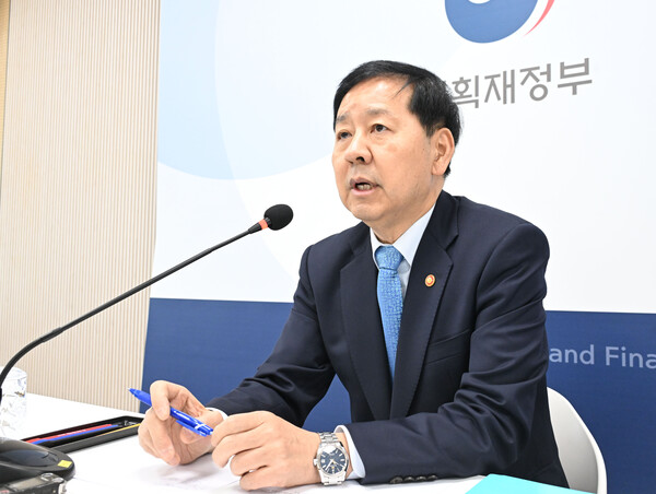 구윤철 부총리 겸 기획재정부 장관이 26일 정부세종청사 기재부 기자간담회에서 발언하고 있다.(사진=기재부 제공)