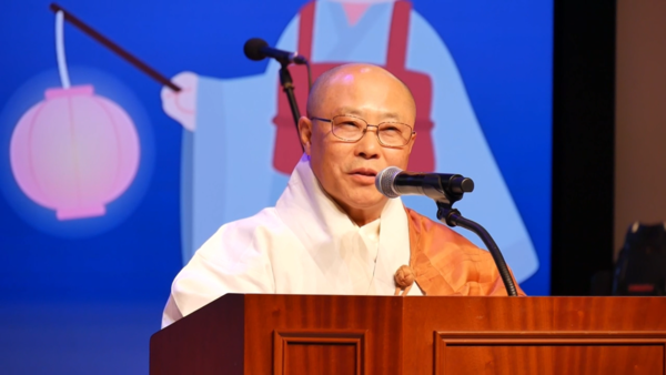 창원특례시불교연합회장 법안 스님 개회사 모습.