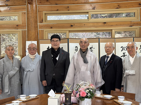 월정사, 삼척 감로사&nbsp;법장스님 표창·박상수 시장 감사패 수여 / 사진=월정사