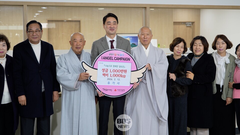 ������ ���� �輺���԰� �ΰ��� ���� ȣ�Ͻ����� ������ �޼��������� ������ �����ϰ� ����Կ��ϰ� �ִ�.