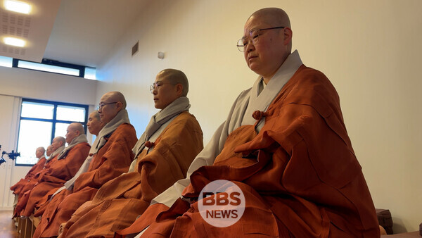 �븸 �ұ��� ������������ ���� ���� ���ʴ�.