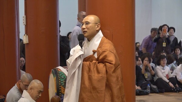 영축총림 통도사 주지 현덕스님이 환영인사말을 하고 있다. BBS.&nbsp;