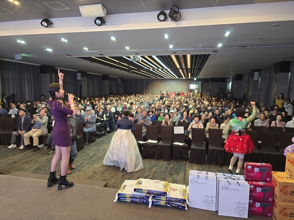 월정사복지재단, 강릉서 어르신 800명 초청 ‘연꽃피는 어버이날’ 효 잔치 개최