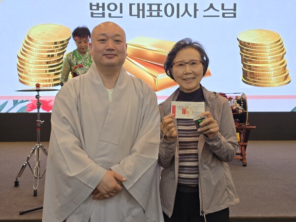 월정사복지재단, 강릉서 어르신 800명 초청 ‘연꽃피는 어버이날’ 효 잔치 개최
