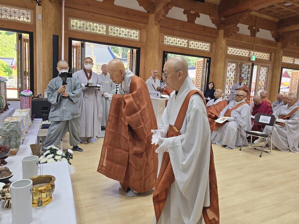 삼보 대종사 영결·다비식 엄수…사부대중 "수행 정신 이어가겠습니다"