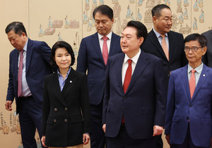 [뉴스 브리핑] <b>이진숙</b> 방통위장 임명 하루만 '탄핵절차 돌입'