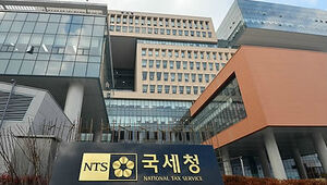 국세청, <b>근로장려금</b> 3주 앞당겨 <b>오늘</b> 일괄 <b>지급</b>
