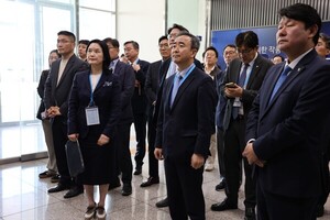 [포토뉴스]국가AI전략위 임문영 상근부위원장, 창원에서 AX 현장 행보