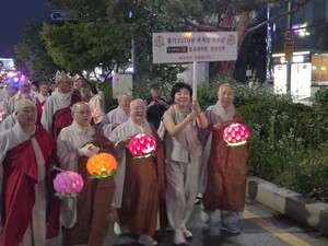 여주 불교연합회 봉축 연등 축제..."시민 행복 기원" - 뉴스 썸네일 이미지